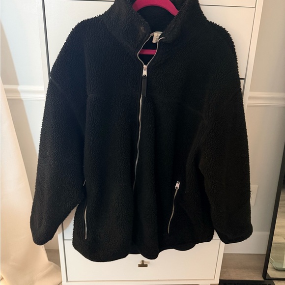 H&M Jackets & Blazers - H&M Black Sherpa Zip-Up Jacket- XL